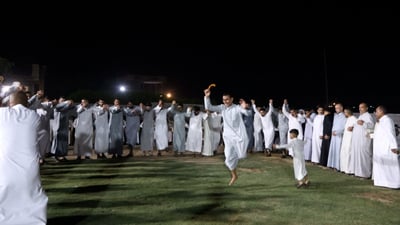 فيديو: ضباط صلاح الدين تخرجوا والأمهات احتفلن برقصة الجوبي في يثرب