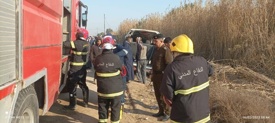 صور: الدفاع المدني ينتشل 3 جثث بعد انقلاب “باص” في بابل