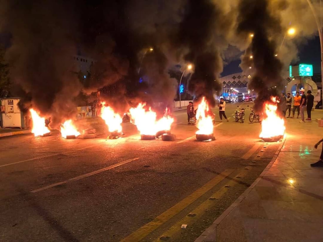 صور: “فوج دراجات الكوت” يغلق التقاطعات بالنار.. احتجاجاً على “سانت ليغو”