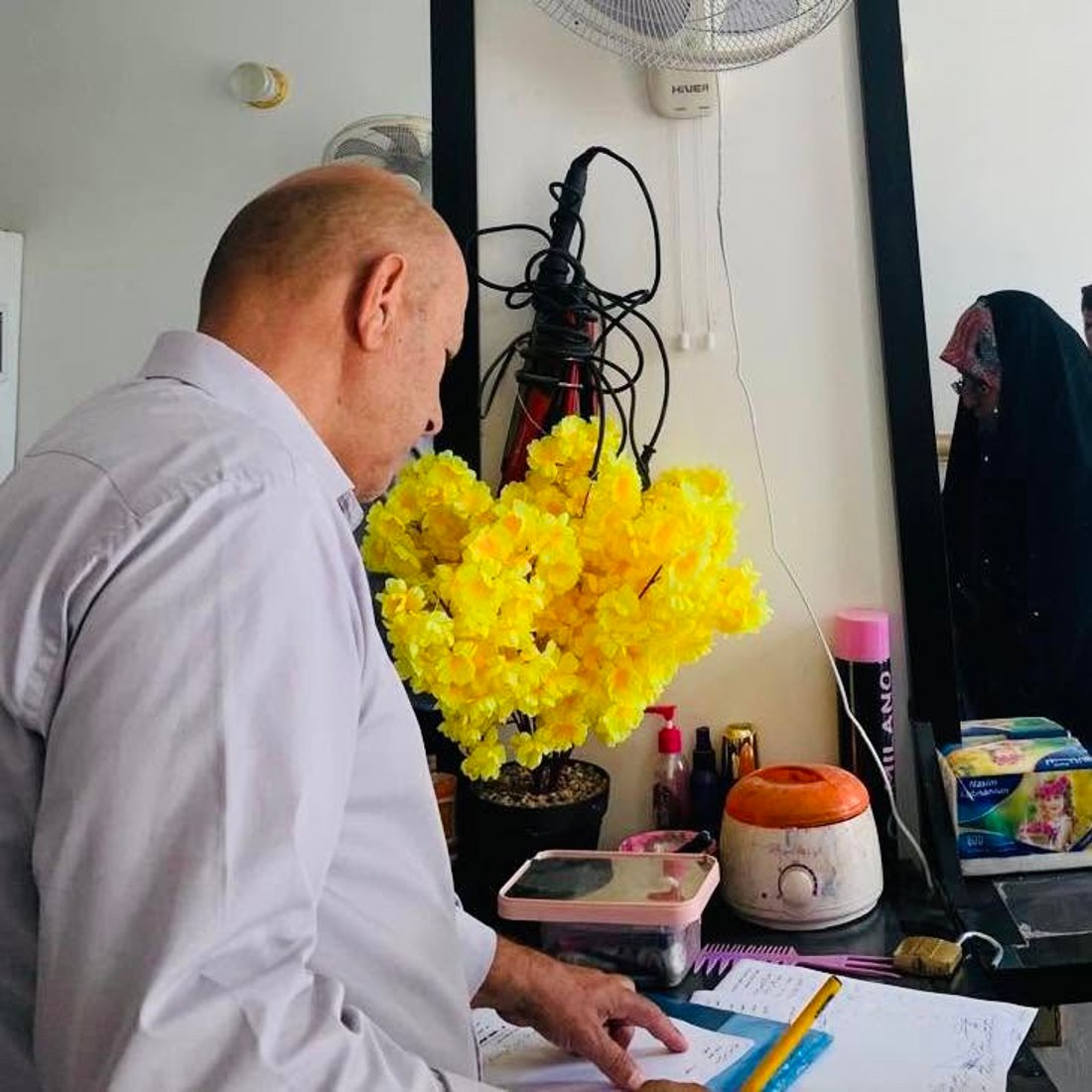 حملة تفتيش تباغت صالونات التجميل النسائية في المشخاب وتتوعد المخالفين