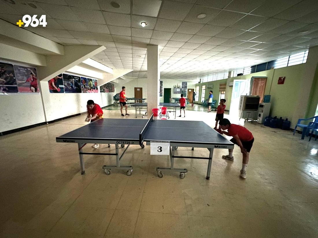 شهرة فتيان الطاولة في الكوت بلغت الصين.. لكن الملعب بلا كهرباء! (صور)