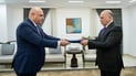فؤاد حسين يتسلم أوراق اعتماد السفير الأذربيجاني الجديد