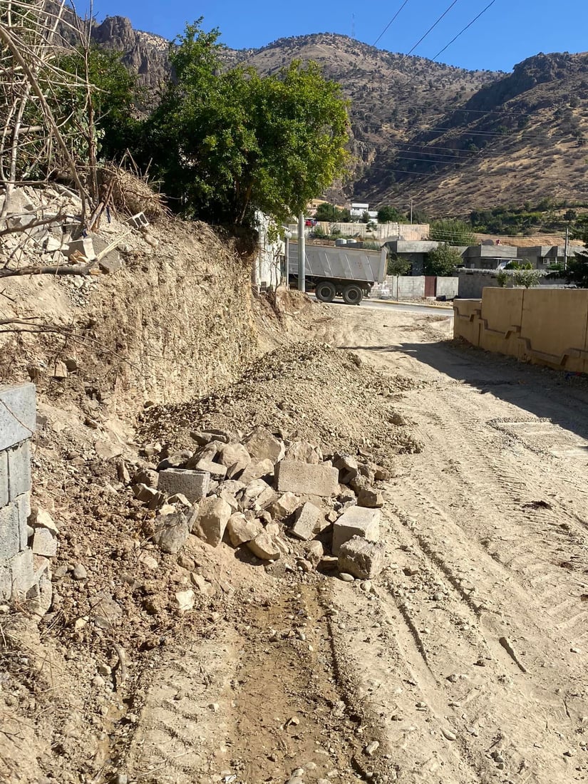 قوتابیانى تاكه‌ قوتابخانه‌كه‌ی ئیسێوه‌ له‌ قوڕولیته‌ى زستان رزگاریان بوو