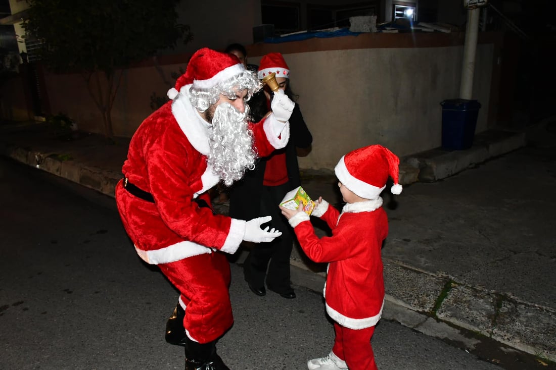 صور: بابا نؤيل يفاجئ الأطفال في عينكاوة