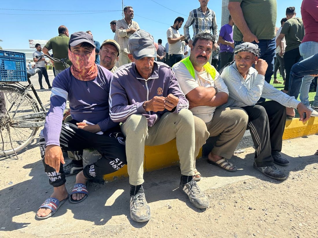 صور من فلكة الساعة في الديوانية.. تظاهرة حاشدة تطالب بتعديل سلم الرواتب