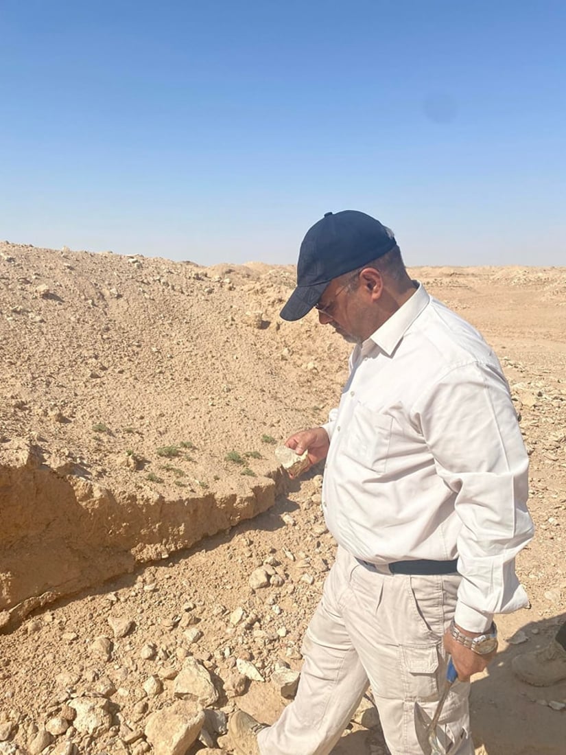 العراق يبحث عن أحجار الكلس الصالحة لصناعة السمنت في صحراء المثنى (صور)