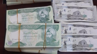 القبض على منتسب في الشرطة بحوزته أكثر من 100 ألف دولار مزورة ببغداد