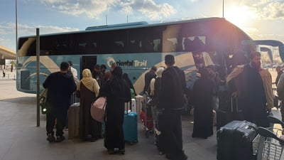 صور: العراق يجلي أولى دفعات العالقين من بيروت إلى عمّان