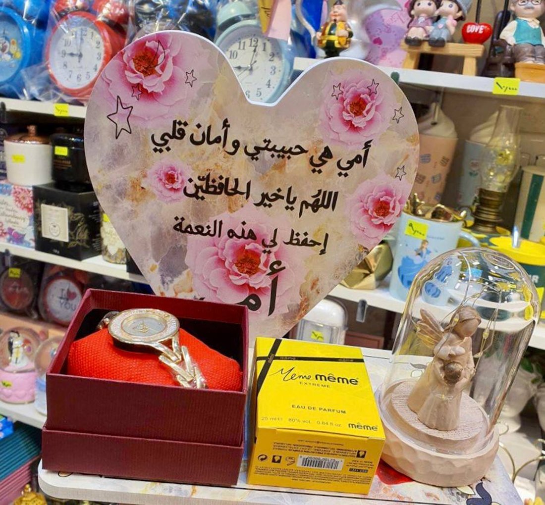 عيد الأم في اليرموك: الورد الكيني يرافق الهدايا.. والمصاحف والقلائد الأكثر طلباً