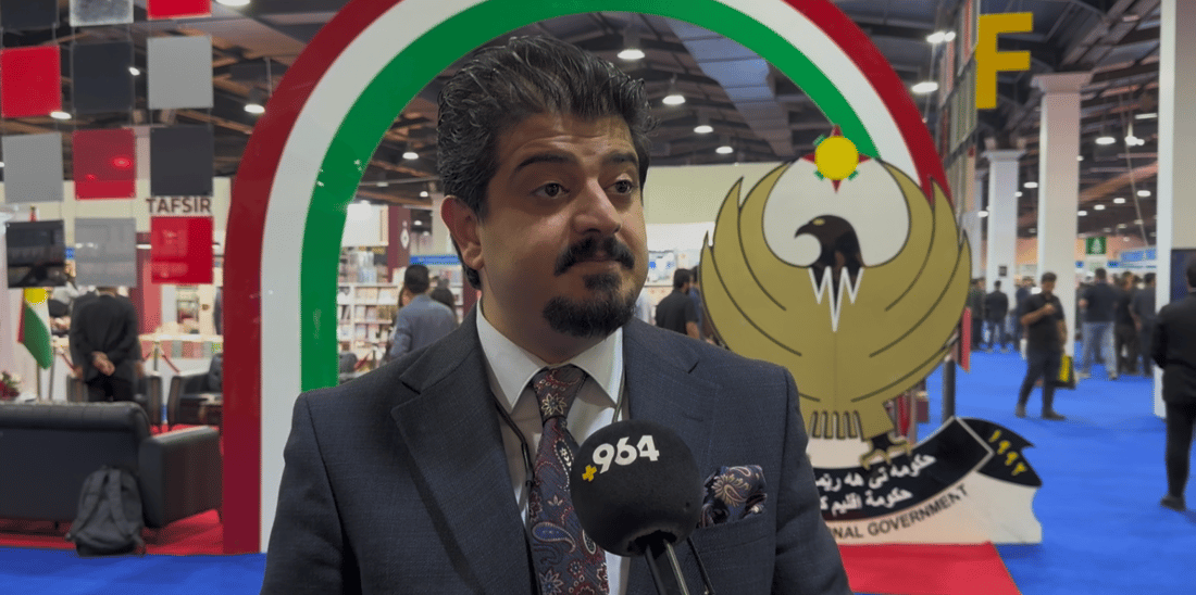 یونس راوی بیروبۆچوونەکانی دەکاتە رۆمان و بەشێکیشی نووسیوە