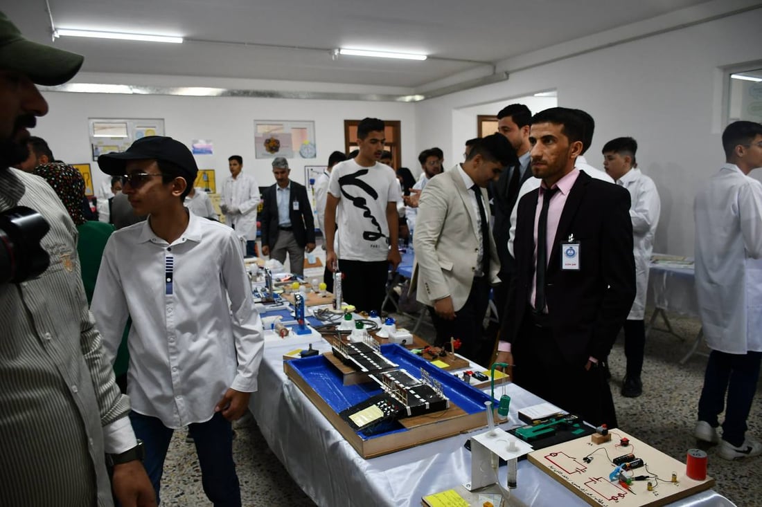 الكوت: ثانويات المتفوقين.. محاضرات بـ 4 لغات وتركيب أفيون صناعي وابتكار سكانر