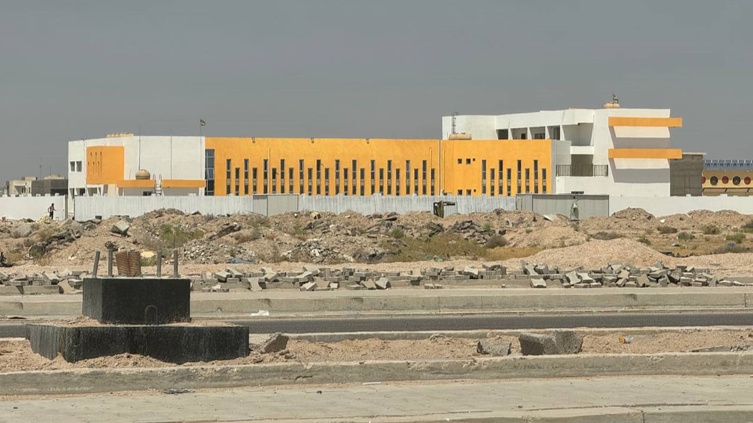 صور: الصين تُخلّص أم قصر من الدوام المزدوج.. 6 مدارس وبنقوش مسمارية