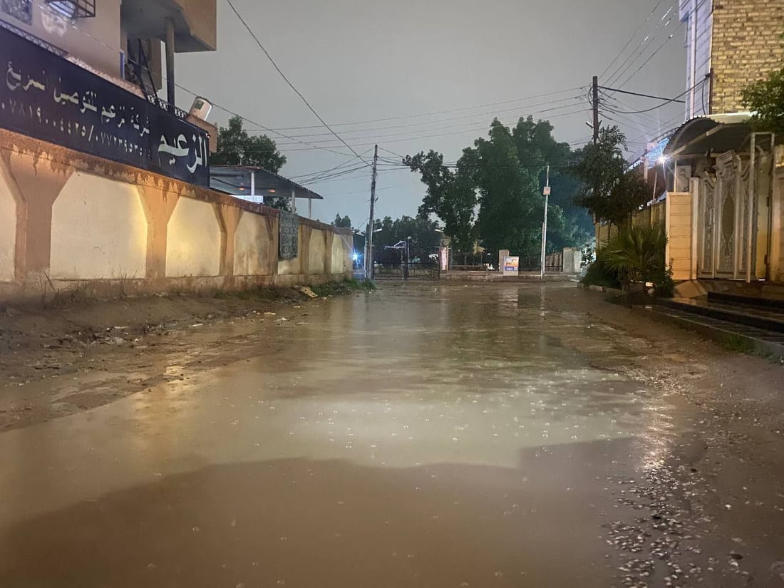 صور: أمطار غزيرة تغرق مناطق الحلة.. والمجاري تدفع كل آلياتها إلى الشوارع