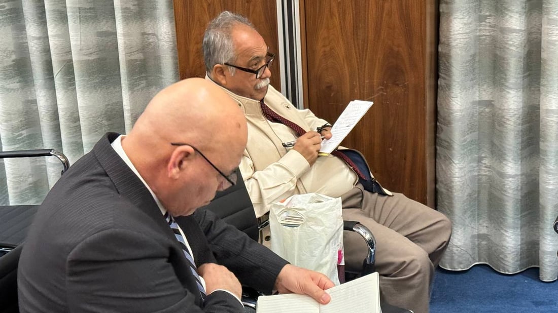 أصدقاء أحمد مطر يدلون بشهادات جديدة في البصرة.. جرّب الشعر الغامض وكان يضحك (صور)