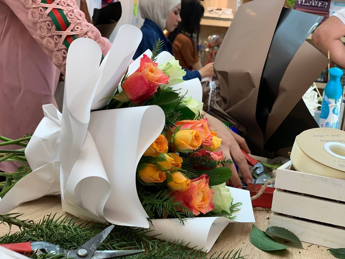 عيد الأم في اليرموك: الورد الكيني يرافق الهدايا.. والمصاحف والقلائد الأكثر طلباً
