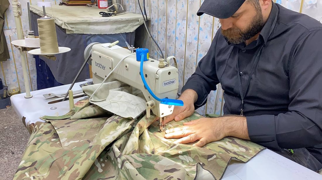 صور: البدلات العسكرية تنعش سوق الخياطين في الناصرية