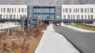 پاسەوانی نەخۆشخانەی هێتوت لە کارەکەیان لادەدرێن