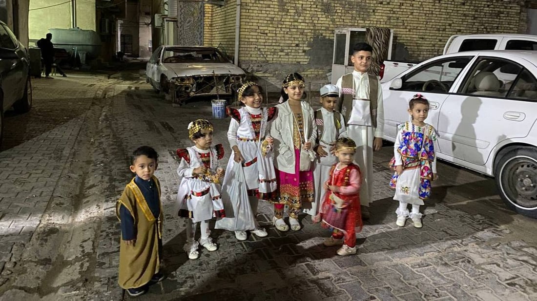 صور: أطفال البصرة ينسخون طقوس “ماجينا وگرگيعان” في ذكرى ولادة المهدي