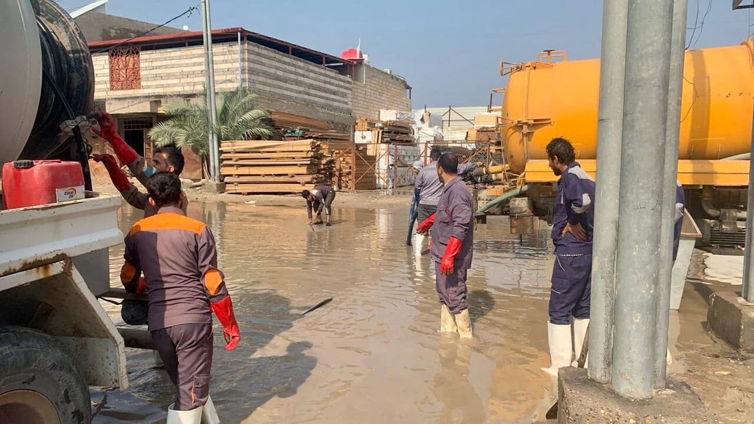 غرق القرنة يطلق “النفير العام”.. حتى “نفط البصرة” تفرغت للأمطار غير المعتادة (صور)