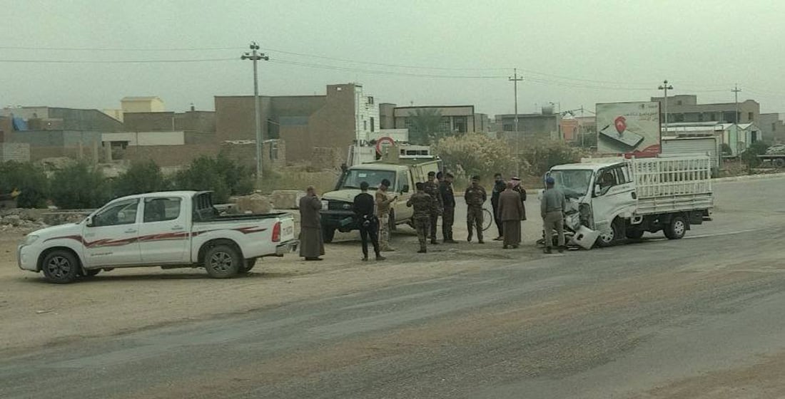 إصابة 3 منتسبين في الجيش بحادث تصادم تويوتا بيك أب في هيت (صور)