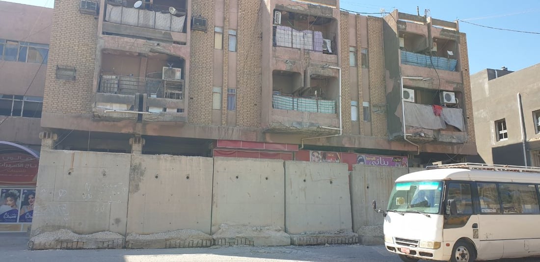 السماوة: سقوط “الشرفة” على “البيك أب” يتفاعل.. خلاف على العزل بصبات الكونكريت