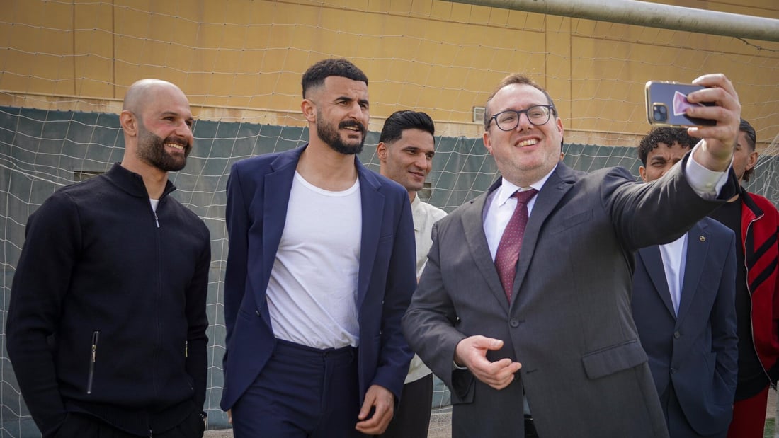 صور: أسود الرافدين في مبنى السفارة الأميركية.. هاريس متحمس لكأس العالم