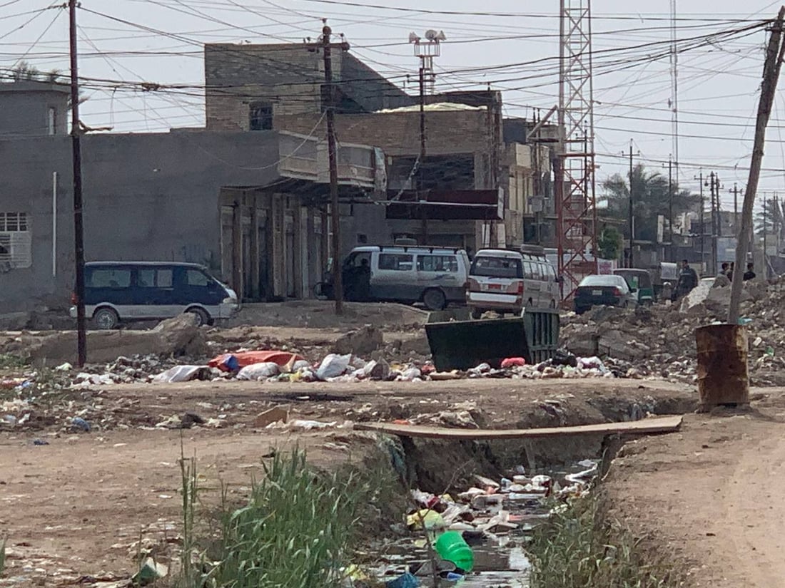 أبو غريب: مخلفات المجاري تحاصر أطفال “السكلات”.. والحلّ في “بوري 8 إنج” (صور)