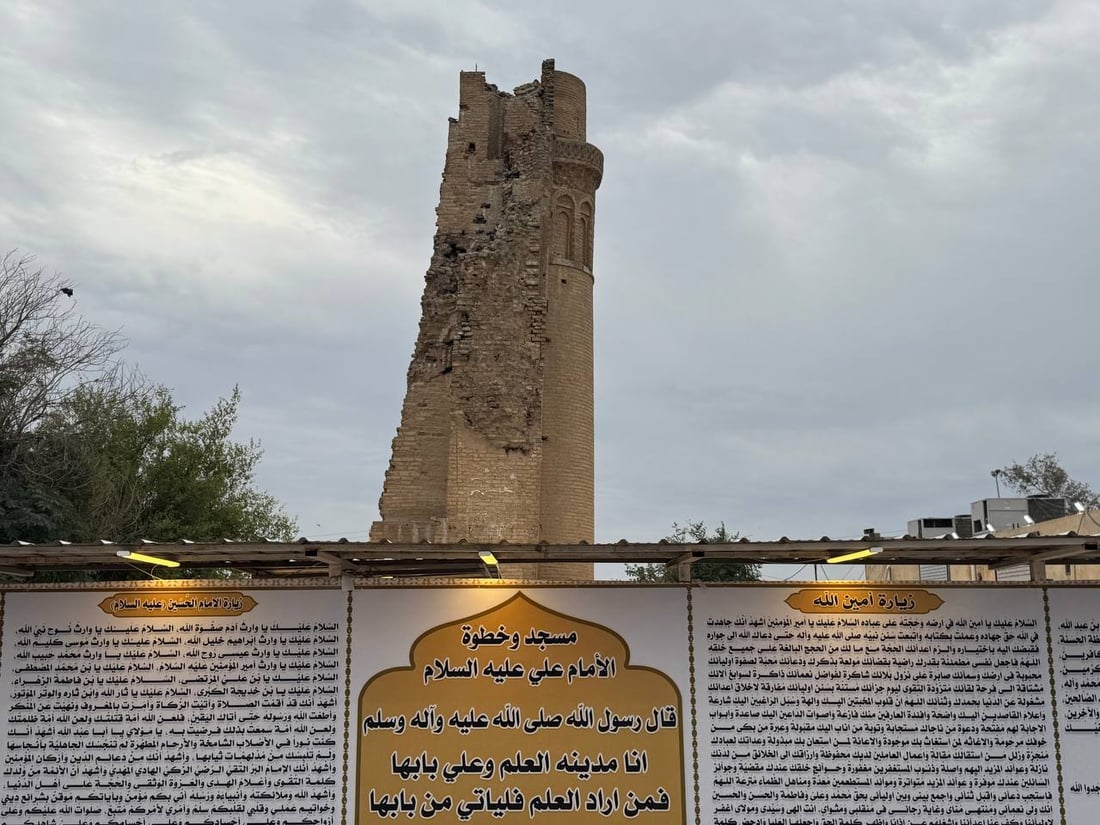 صور: الزبير ترفع الراية السوداء فوق خطوة الإمام علي حزناً على الإمام الكاظم