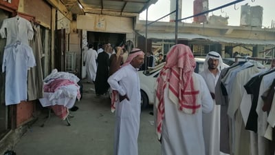 الدشداشة الحجازية البيضاء هي الأكثر رواجا في ربيعة قبيل العيد