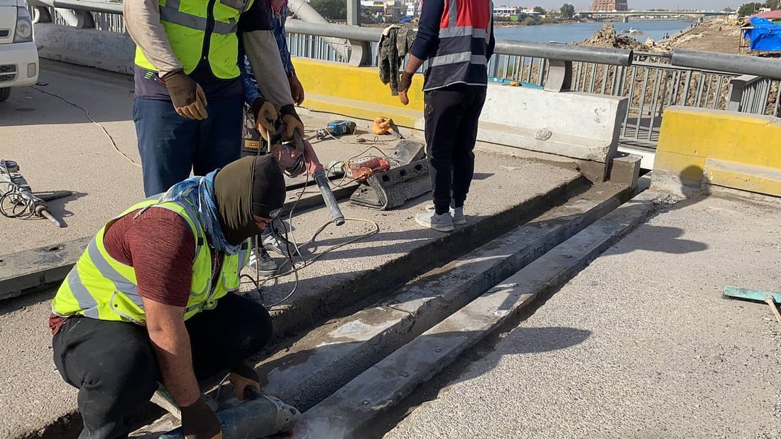 فيديو: صيانة جسر الحضارات وسط الناصرية.. لكن الطريق مازال سالكاً