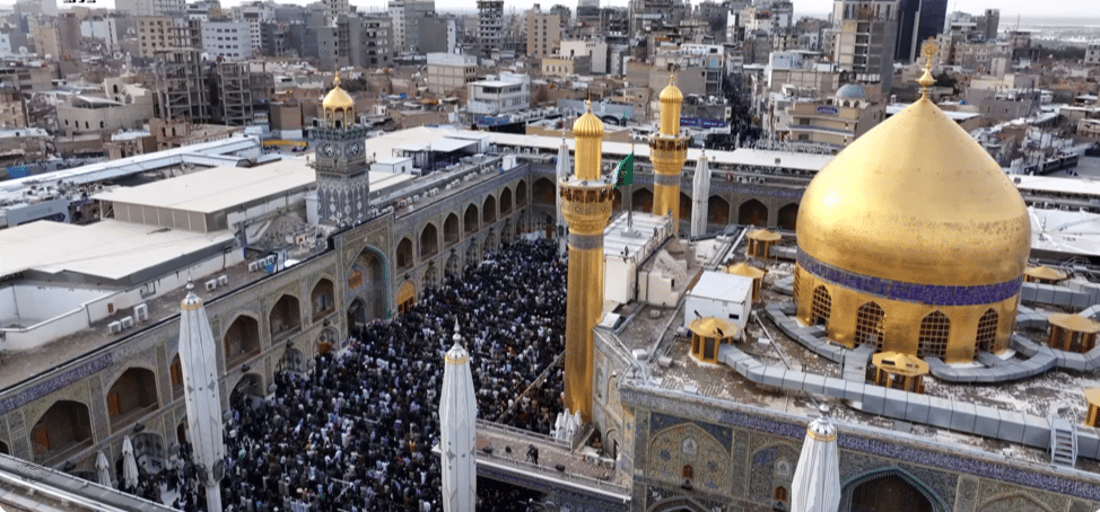 حشود على مد النظر في العتبة العلوية لأداء صلاة العيد (صور)
