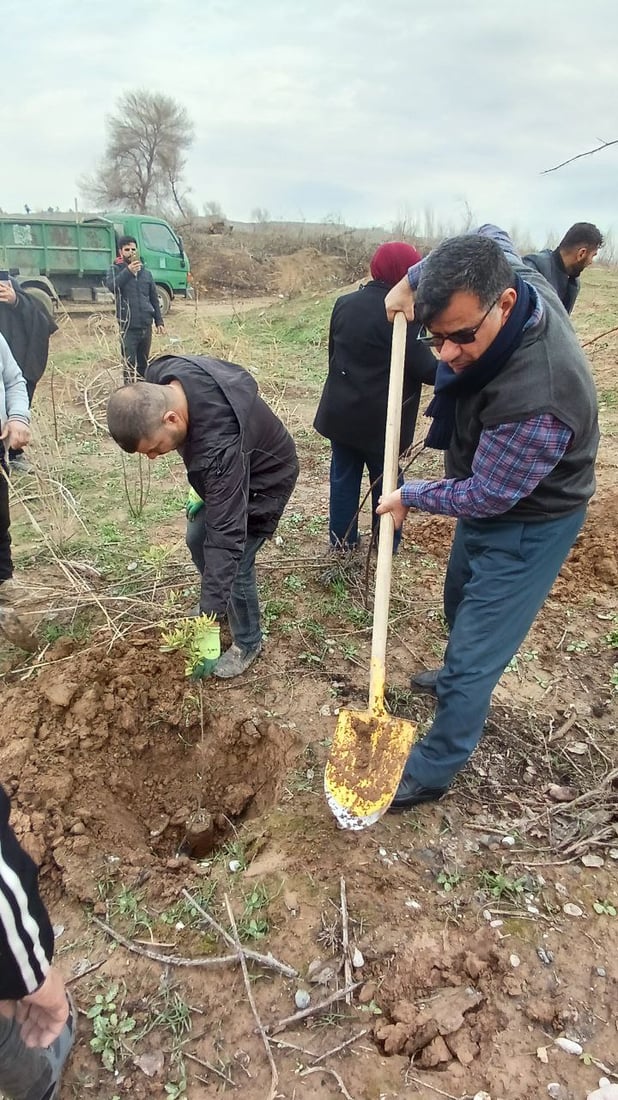غابات قرة بك تعود مجدداً.. حرق شواطئ الزاب يواجه بحملة تشجير (صور)
