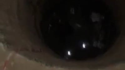 فزعة شباب العزيزية ليلة أمس تنقذ شابين سقطا في منهولة عمقها 4 أمتار!