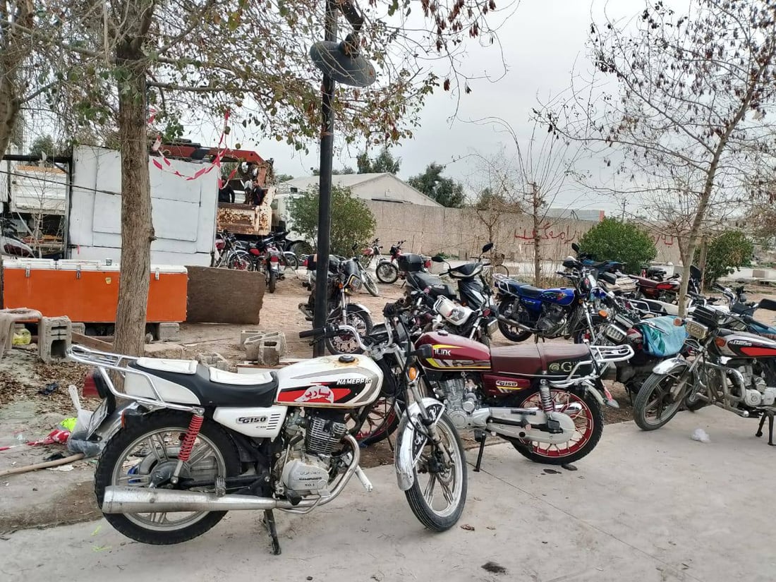 نەکەن ئۆتۆمبێل لەسەر سەوزایى و شۆستەکان رابگرن