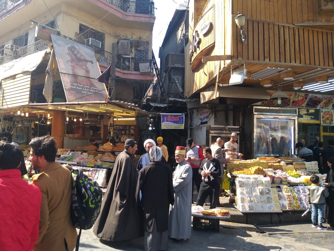 صور: حلوى الكاظمية “لا تُقاوم”.. 8 أصناف و”الدهين” في المقدمة