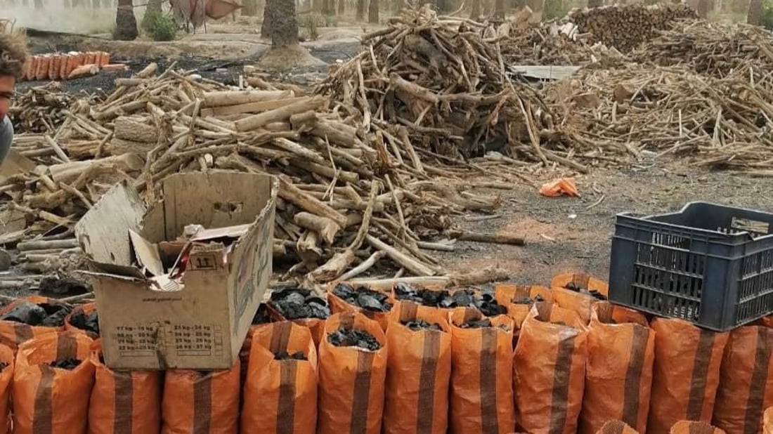 مهنة “الدخان الأسود”.. ديالى تمنع صناعة الفحم رسمياً وتغلق “الكوَر” (صور)