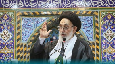 إمام جمعة النجف يطالب الزيدي بدفع رواتب الموظفين بالدولار أو أعد النظر بالقرار