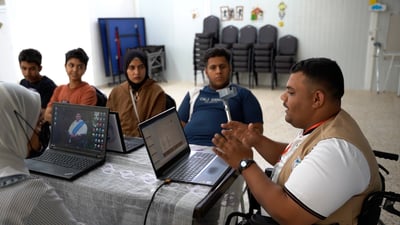بطل موصلي قد لا تعرفونه.. يوسف بلا ساقين لكن بعزم صلب وقلب كبير