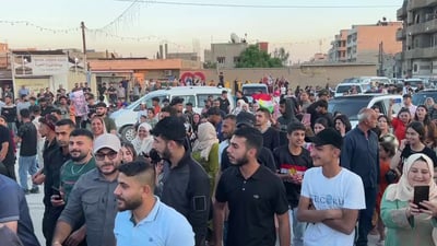 خەڵکی عامودا باوەشیان بۆ شەڕڤانێکی خۆیان کردەوە