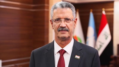 النفط توزع المعينين من حملة الشهادات العليا والأوائل على شركاتها