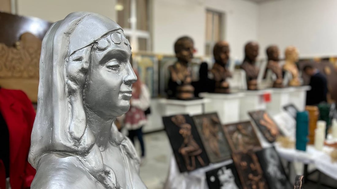 كان يوماً مزدحماً لدى بنات البصرة.. صور من الحضور الكبير في “الفنون الجميلة”