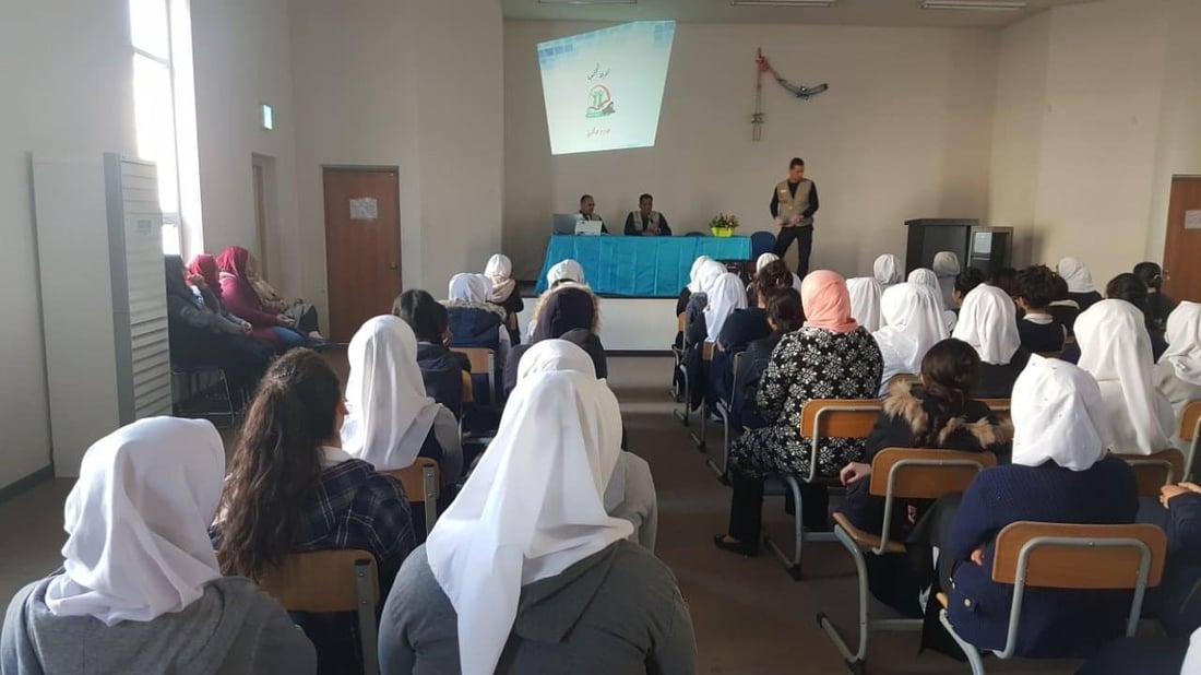 صور: الشرطة المجتمعية تلاحق الهاربين من مدارس بسماية.. ومحاضرات عن “حب الوطن”