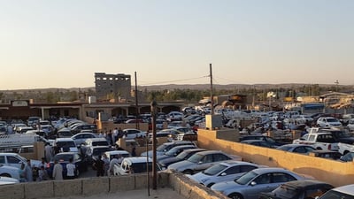 تجار السيارات في تلعفر يجهلون سر المبيعات المرتفعة رغم تقلب الدولار (صور)