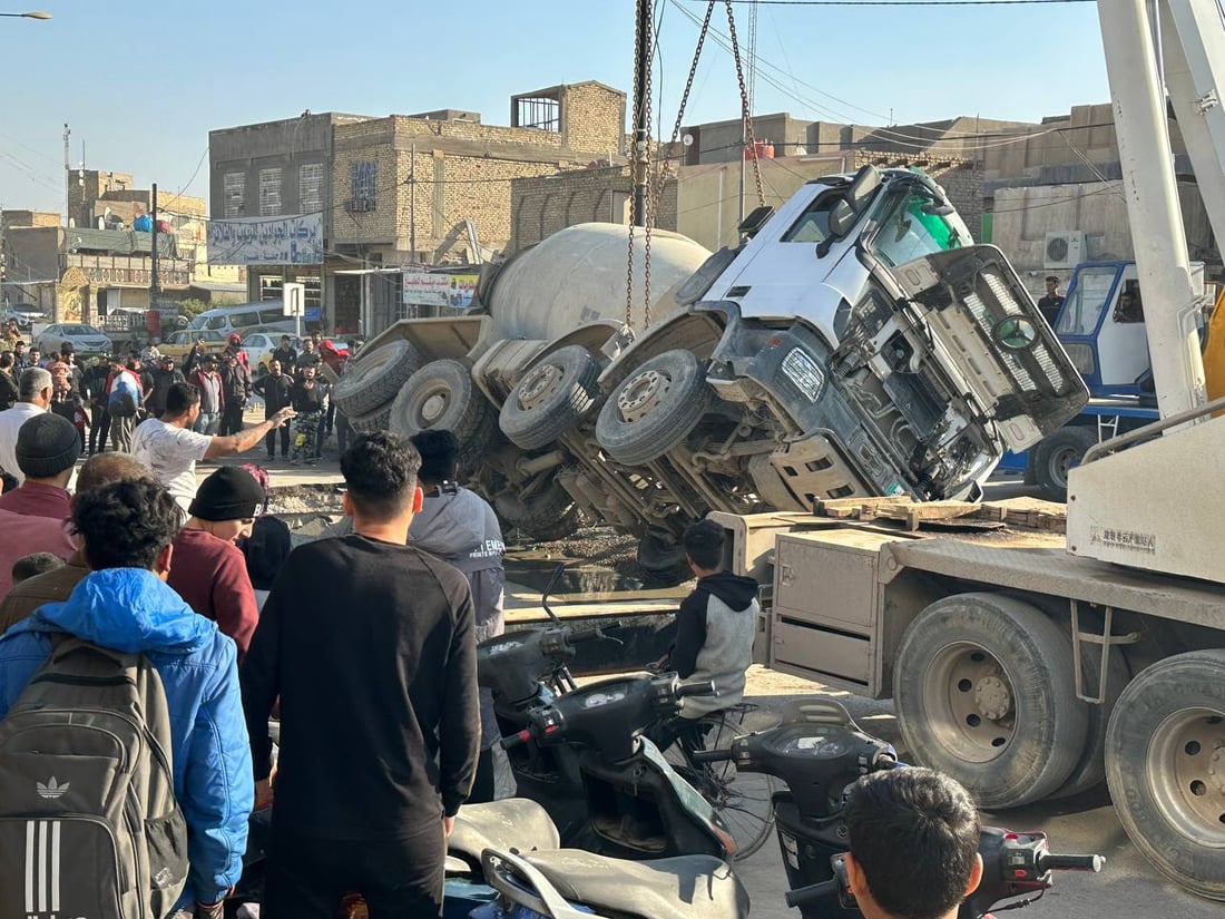 صور: انقلاب “خباطة” وإصابة سائقها في الديوانية