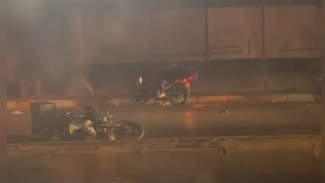 “دليفري” يصطدم بـ”بونتو” والدراجة تنحرف 60 متراً عن مكان الحادث