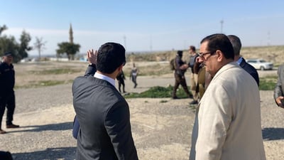 صور: القنصل الفرنسي يطلع على ركام قلعة تلعفر الأثرية.. طلب محلي لإعادة إعمارها
