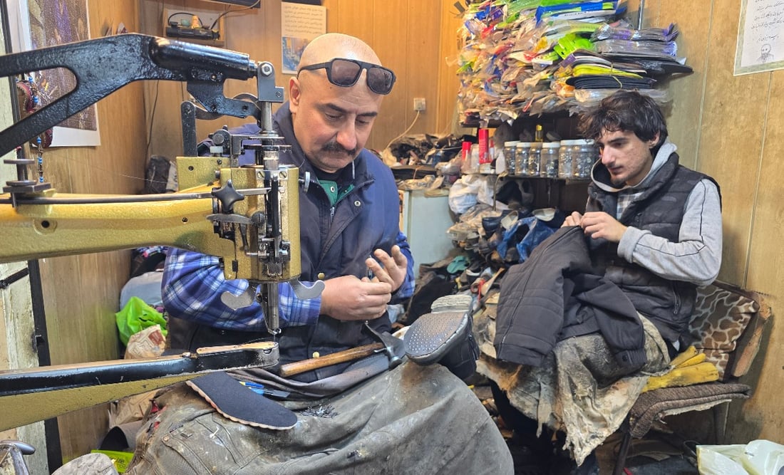 پینەدۆزێک برین و متمانەی مرۆڤەكان پینە دەکات