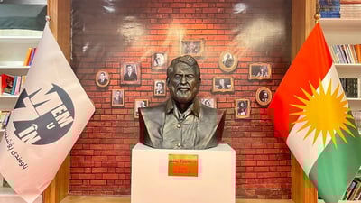 لە هەولێر پەردە لەسەر پەیکەری پەشێوی شاعیر لادرا