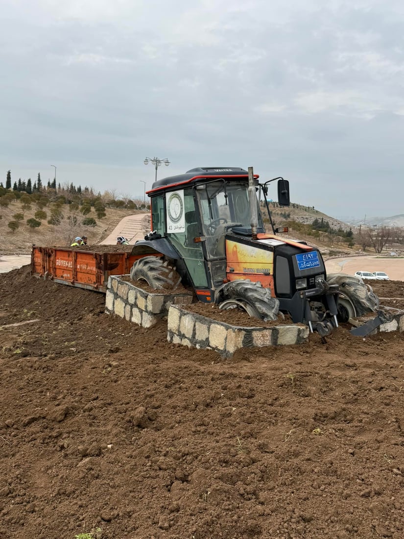 تراکتۆر و عارەبانەکەی پارکی هەواری شار کرایە سیمبول