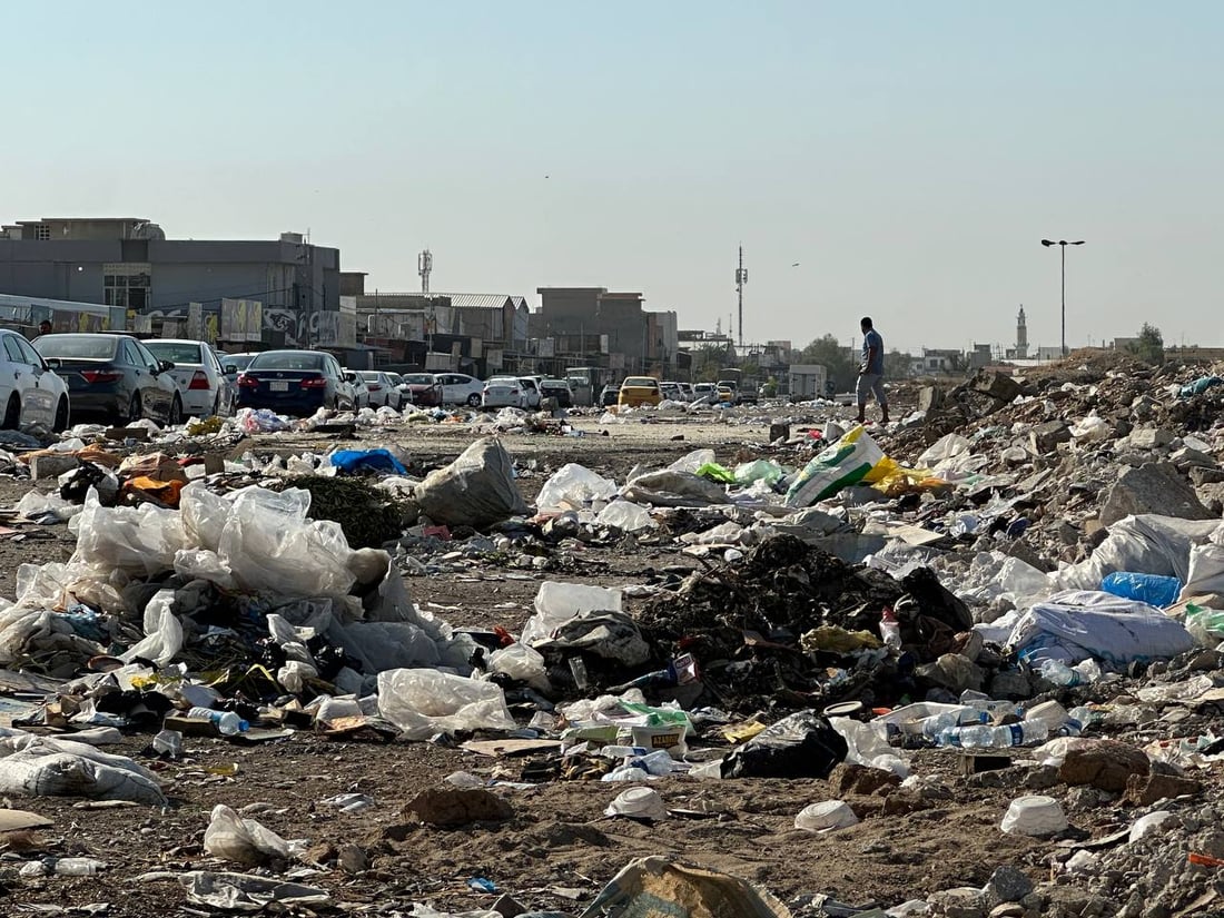 هناك خطة لكن الشرطة لن تتدخل.. نهر قلعة كركوك غص بالقمامة وصار “كراج” (صور)